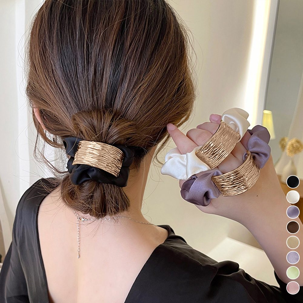 プレート付きシュシュ 大人っぽいヘアゴム