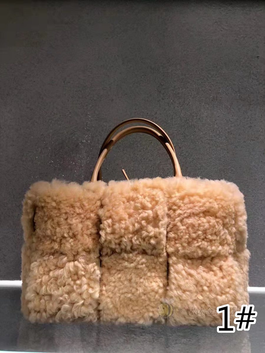 大容量　ファーバッグ ハンドバッグ　ふわふわ 可愛い 手提げ もこもこ 冬物 お出かけ　かばん