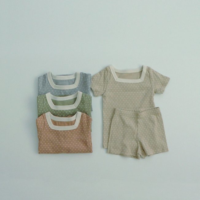 ins大人気　ベビー服　ユニセックス　セットアップ　半袖Tシャツ　ハーフパンツ　可愛い　ドット柄