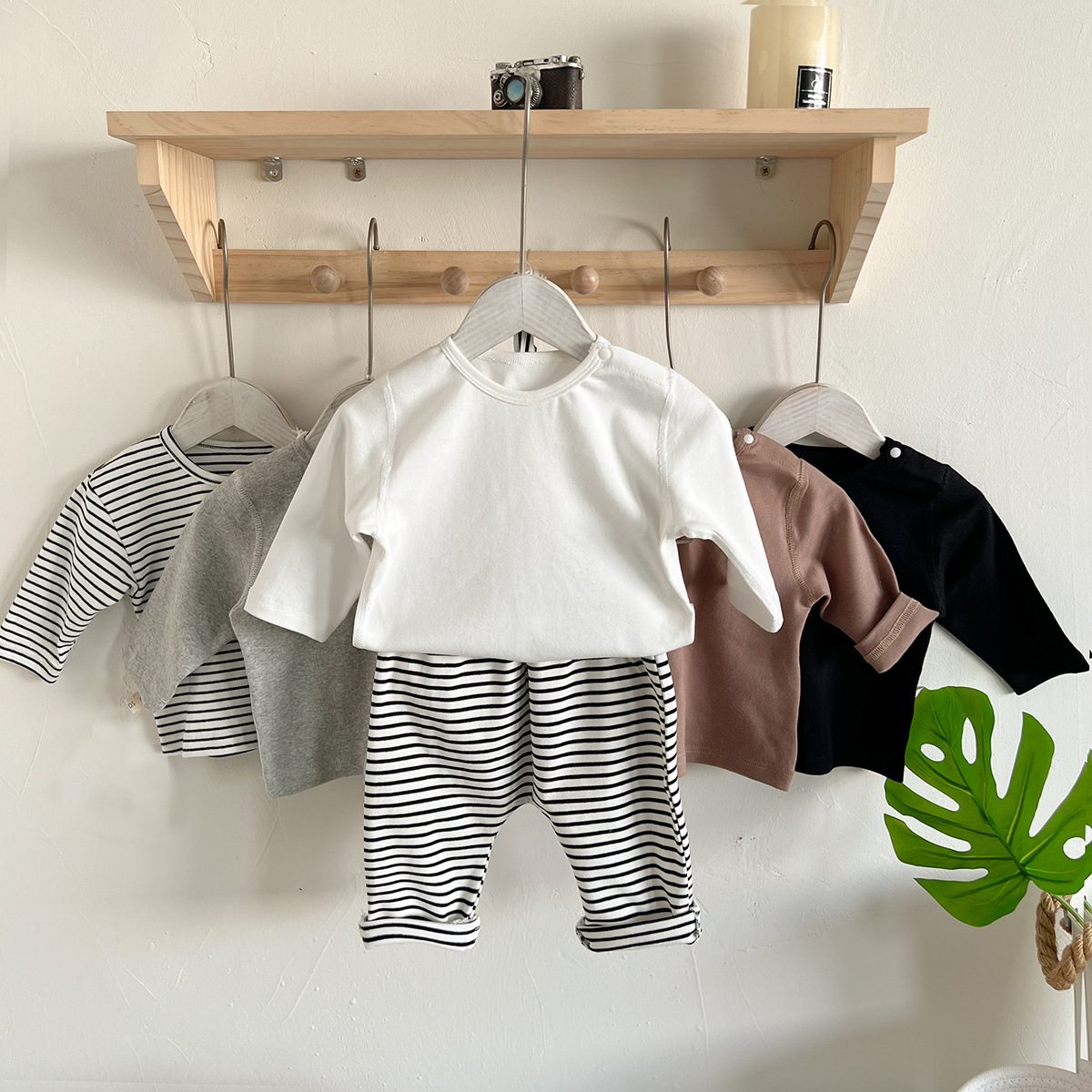 ins 秋新作　ベビー服　クルーネック　長袖Tシャツ　カジュアル　無地　トップス　インナーシャツ　子供服