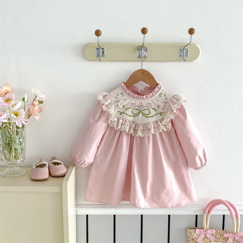 ins 秋新作　子供服　女の子　レースドッキング　長袖　ワンピース　立ち襟　可愛い　刺繍花柄　おしゃれ